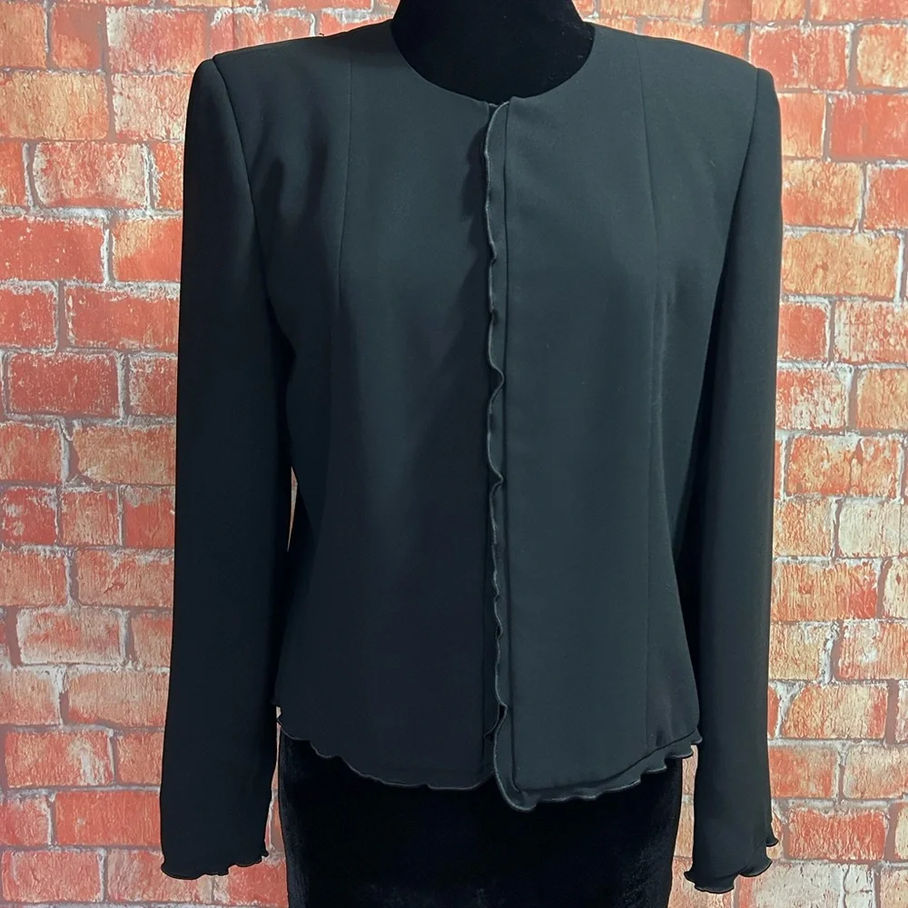 Harve‎ Benard Vintage Ruffle Trimmed Crepe Blazer